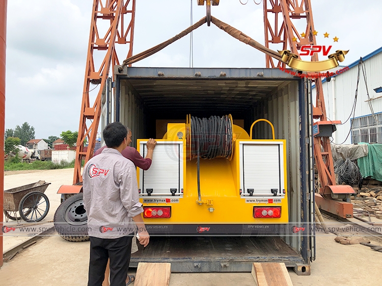 2,000 Litres Sewer Jetting Truck JMC - Loading 2